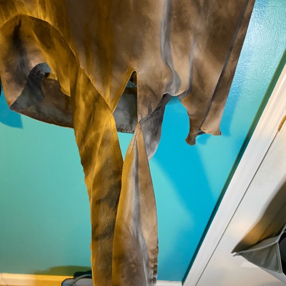 Gray and white blouse - Picture 3 of 4